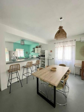 Cosy 2BD Home-Only 7 Mins walk to La Preneuse Beach & Shops